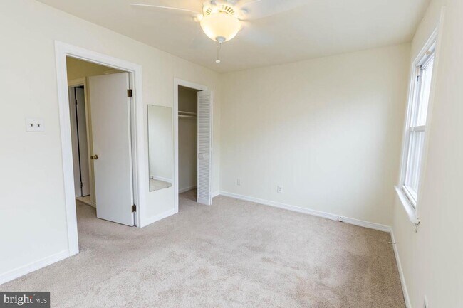 Building Photo - 113 Mountain St