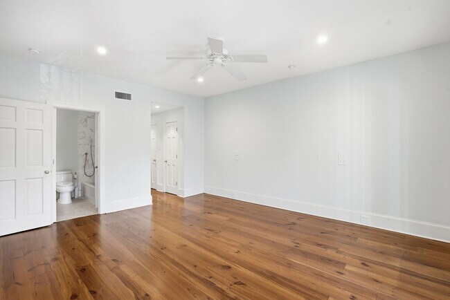 Building Photo - 3 BED | 4 BATH | TWO CAR GARAGE | HISTORIC DISTRICT TOWNHOME