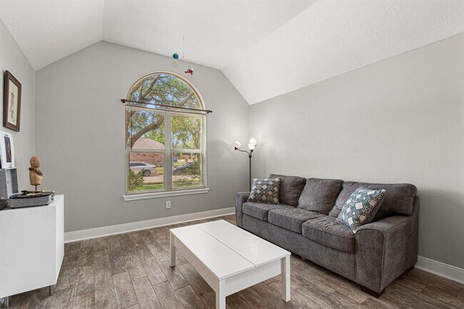 Building Photo - 20314 Pomegranate Ln