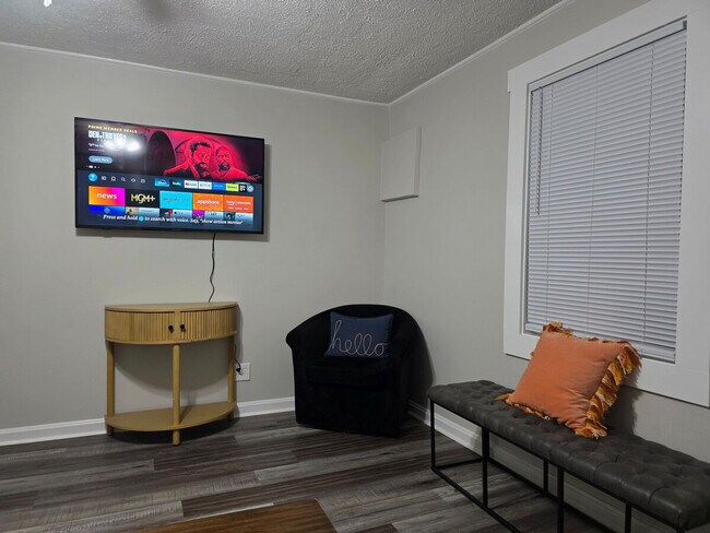 Building Photo - 128 Forest St