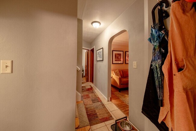 Building Photo - Charming 3brm/2ba house near Como Park!