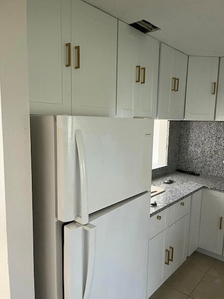 Building Photo - 602 SW Jeanne St