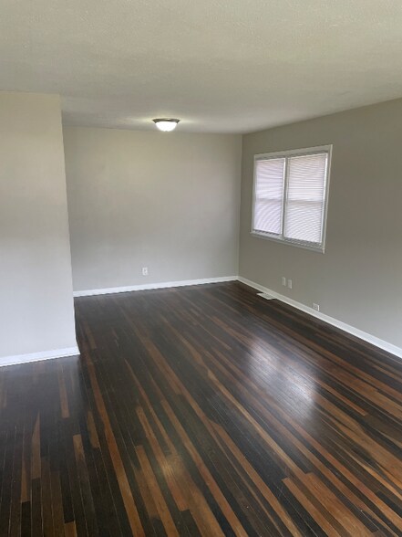 Building Photo - 526 E Wilson Ave