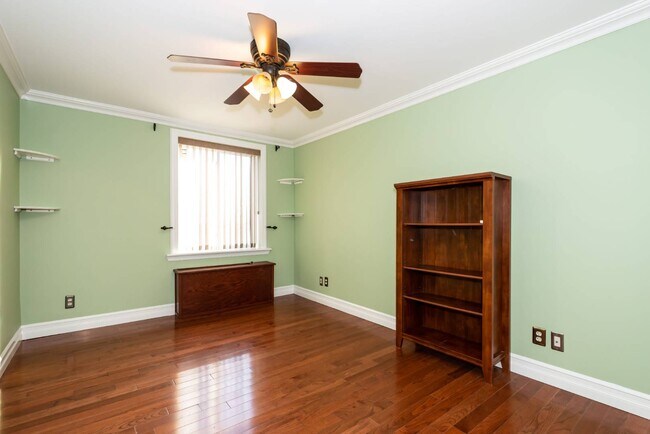 Building Photo - 175 Maple Ave
