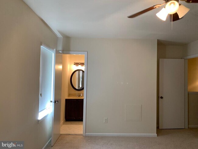 Building Photo - 8200 Aspen Glen Ct