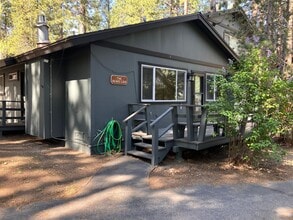 Building Photo - One level ground floor unit