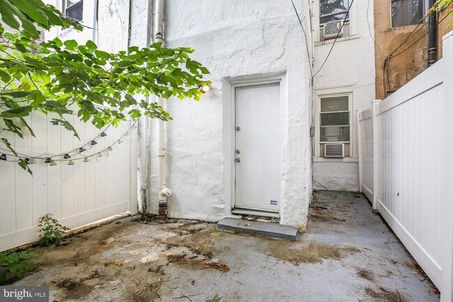 Building Photo - 1717 Fernon St