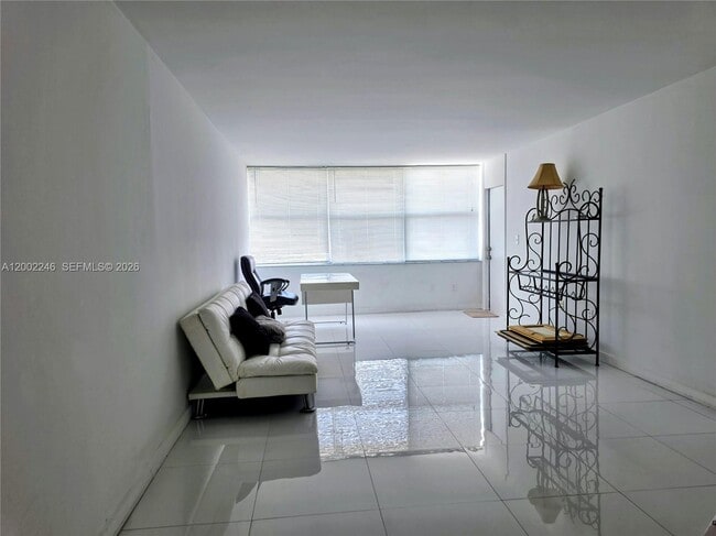Building Photo - 1200 NE Miami Gardens Dr