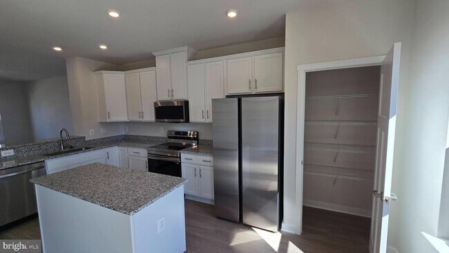 Building Photo - 66 Trotting Rd