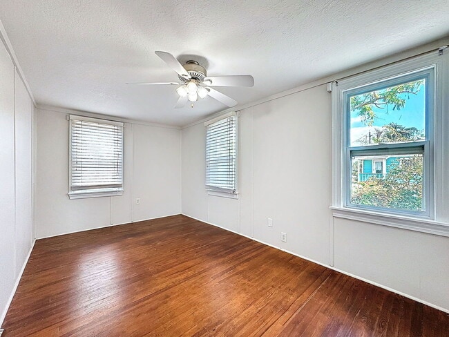 Building Photo - 2649 1/2 Dartmouth Ave N