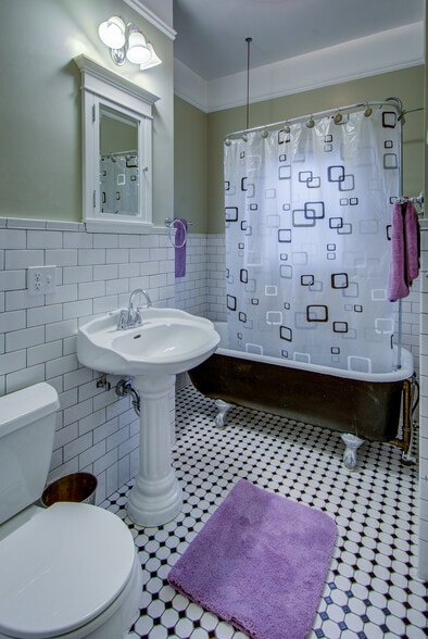 Shared Bath - 601 63rd St