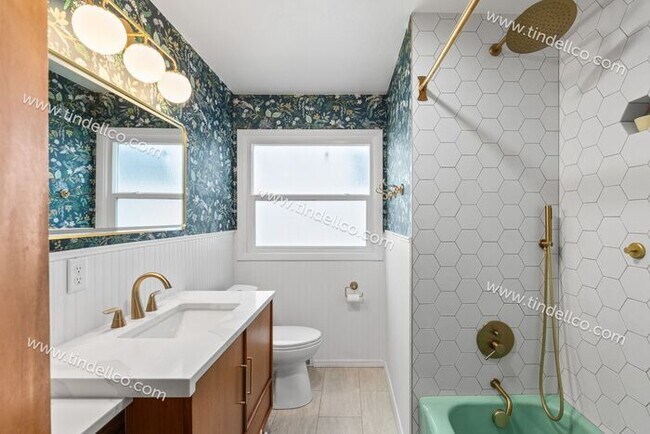 Building Photo - Charming 4-Bedroom Home in St. Johns with Finished Basement & Spacious Living Areas