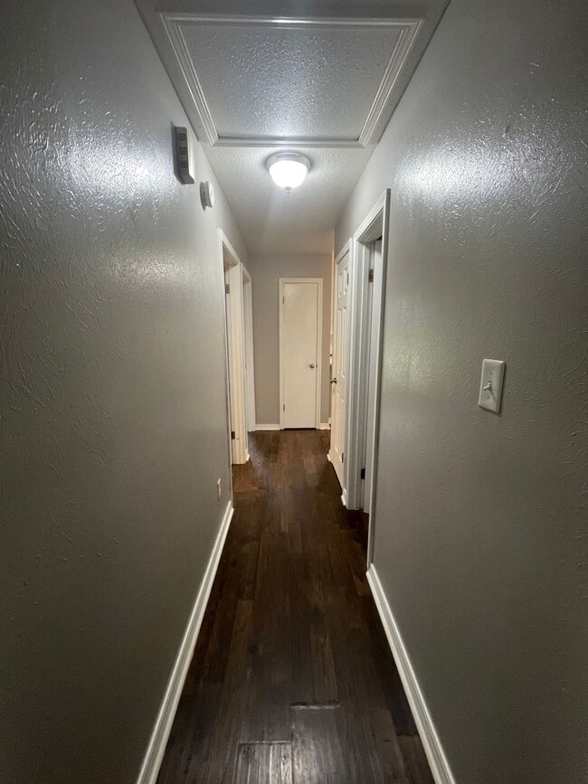 Building Photo - Golden Meadows - 3BD/2BA