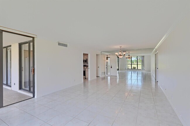 Building Photo - 5390 Woodland Lakes Dr