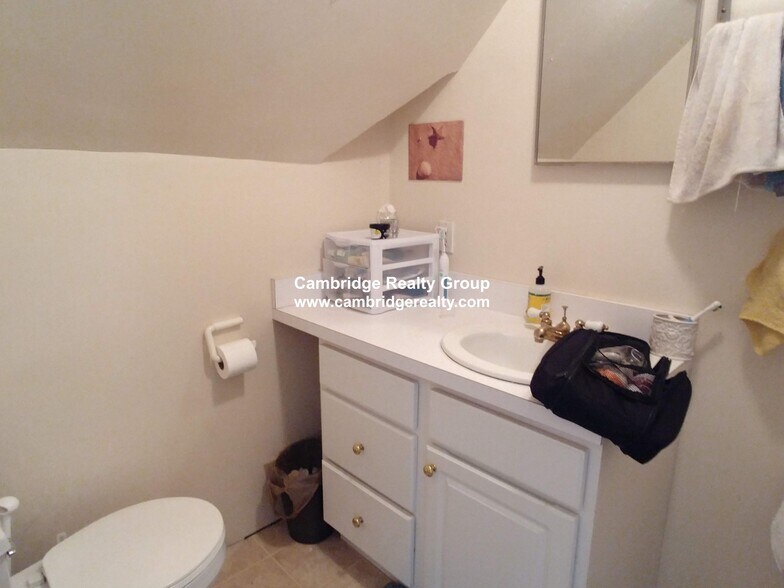 Building Photo - 1539 Cambridge St