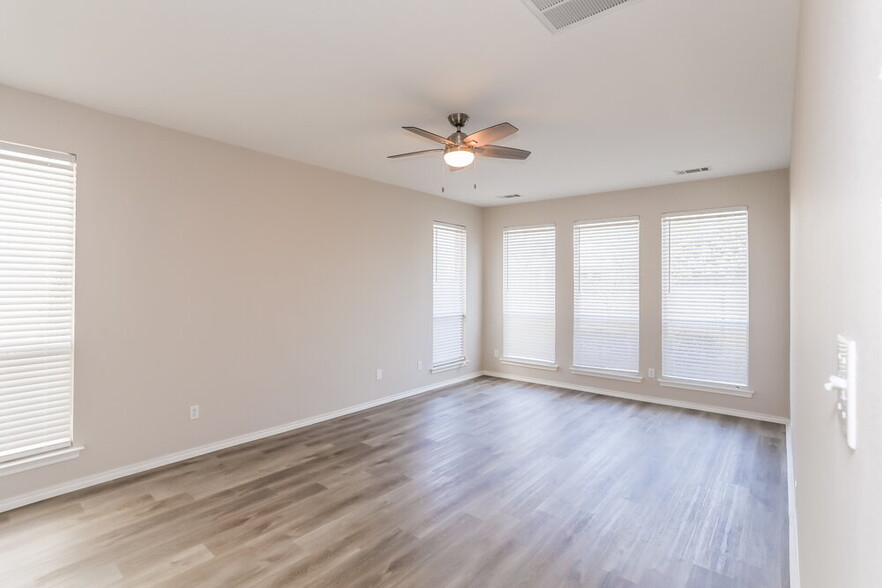 Building Photo - 6300 Redeagle Creek Dr