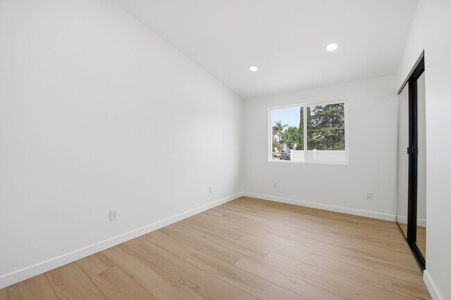 Building Photo - Brand new remodel!