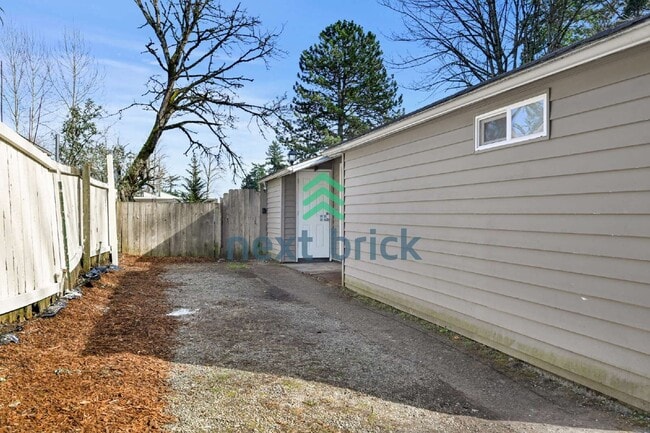 Building Photo - Charming 3-Bedroom Home in Auburn Near Green River College with Fenced Yard & Prime Location!