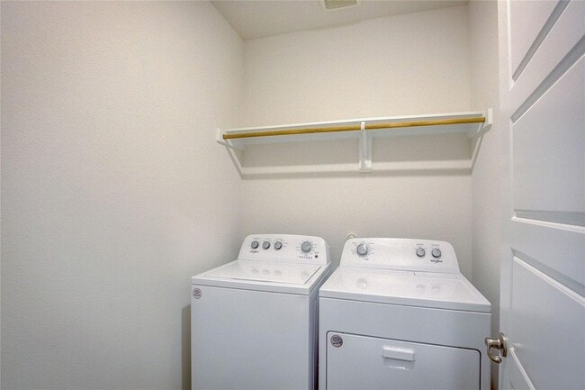 Building Photo - 203 Gatecrest Dr