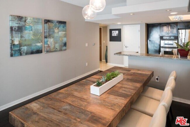 Building Photo - 13700 Marina Pointe Dr