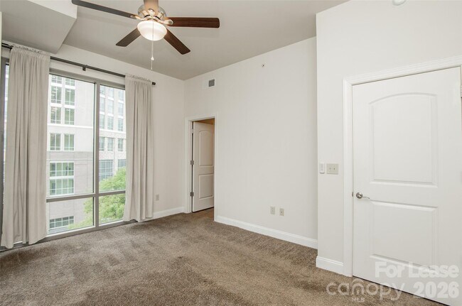 Building Photo - 701 Royal Ct