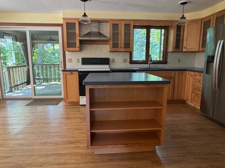 Building Photo - 536 Turners Falls Rd