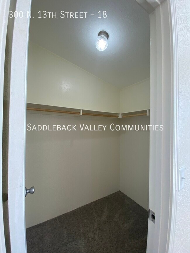 Building Photo - 300 N 13th St