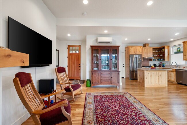 Building Photo - 530 Sunridge Ln