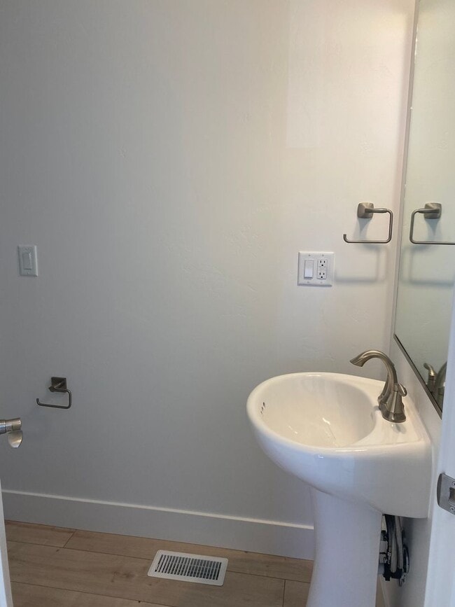 Building Photo - 3 BED, 2.5 BATH TOWNHOME IN SUGAR CITY WITH THE HOA and INTERNET INCLUDED!!