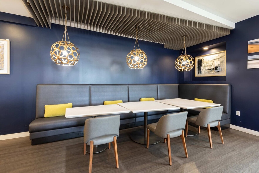 Building Photo - 505 Congress St