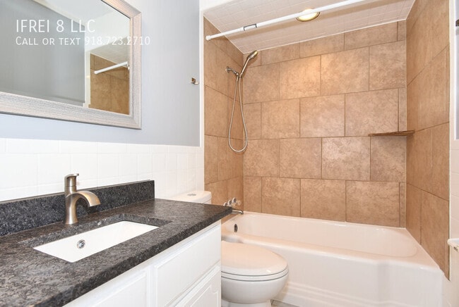 Building Photo - 1557 N Irvington Ave