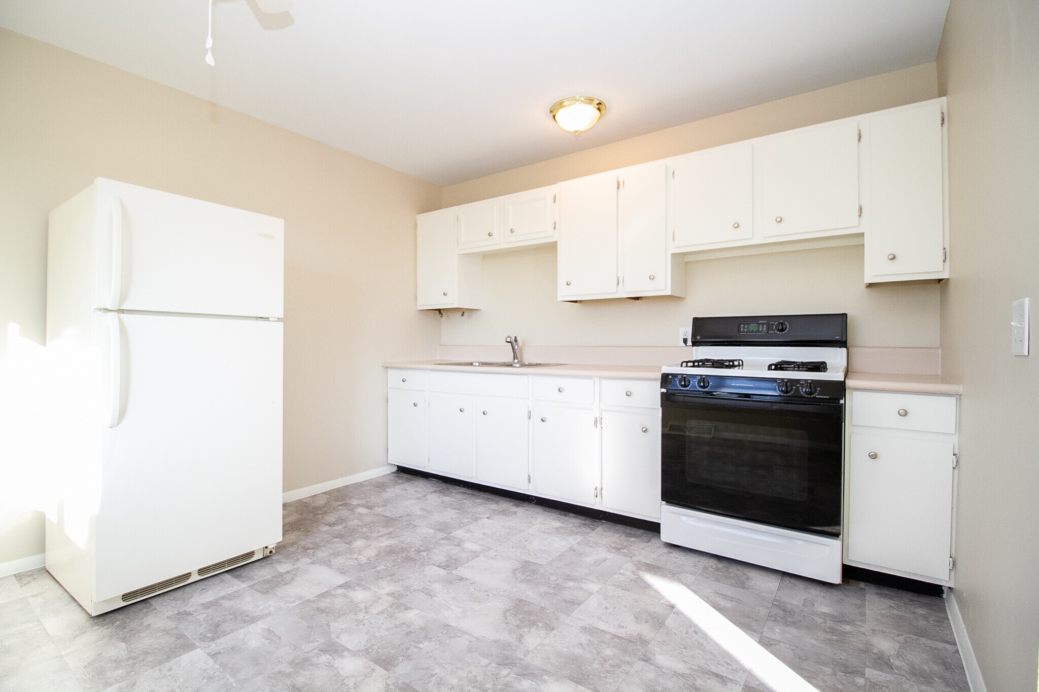 Building Photo - 1597 Walbridge Ave