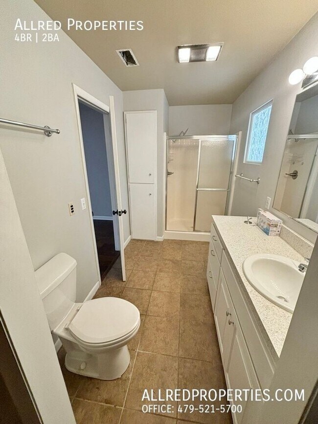 Building Photo - Move in special $500.00 off 1st month's re...