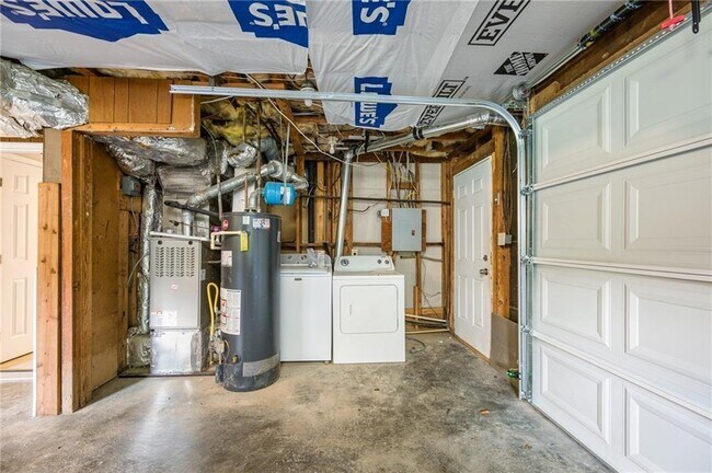 Building Photo - 4293 Rickenbacker Way NE