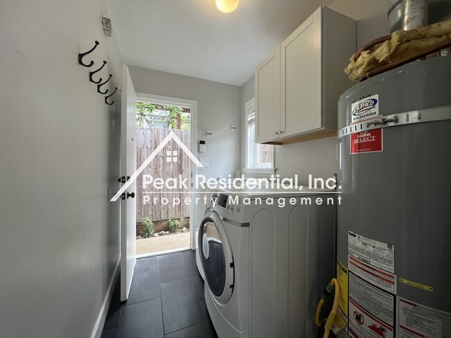 Building Photo - 505 Sutter St