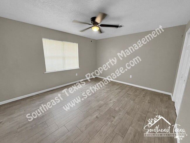 Building Photo - 620 Smelker Ave