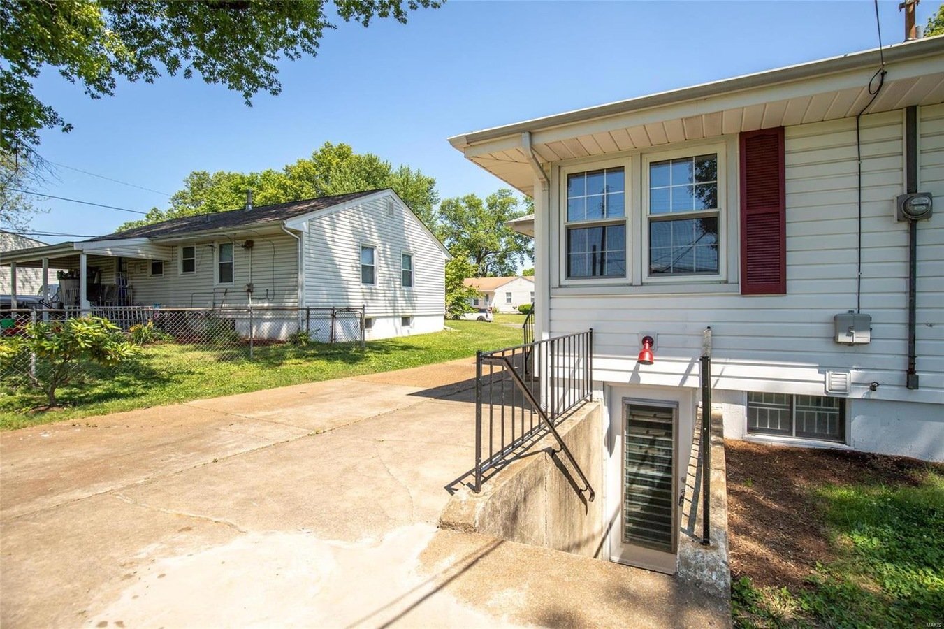 Building Photo - 130 St Maurice Ln
