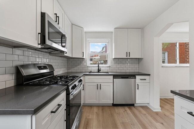 Building Photo - READY FOR MOVE IN! Fully RENOVATED 2-bedroom in Carrick!