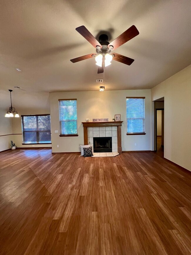 Building Photo - Lovely Rental Home in Heatherwood Neighbor...