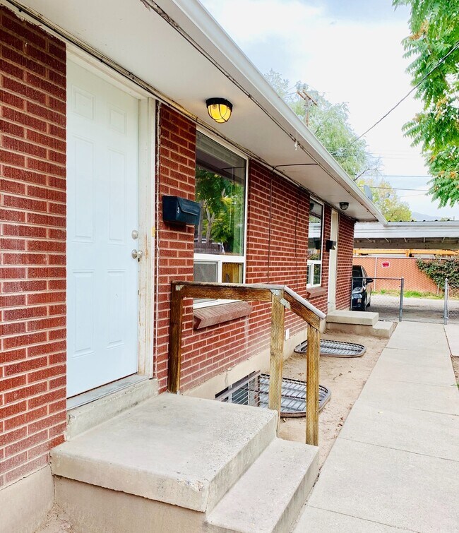 Building Photo - Three Bedroom Gem in Salt Lake City; Clean...