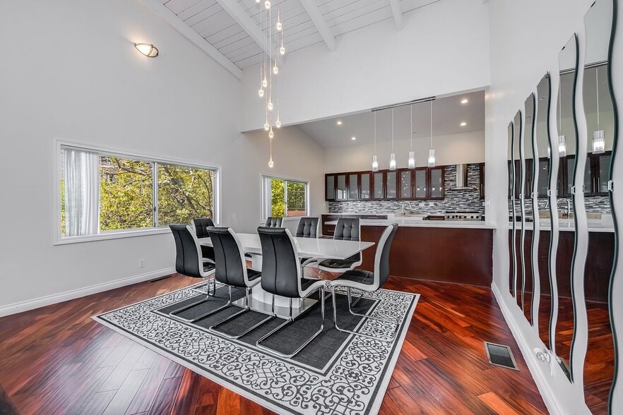 Building Photo - 9314 Sierra Mar Dr