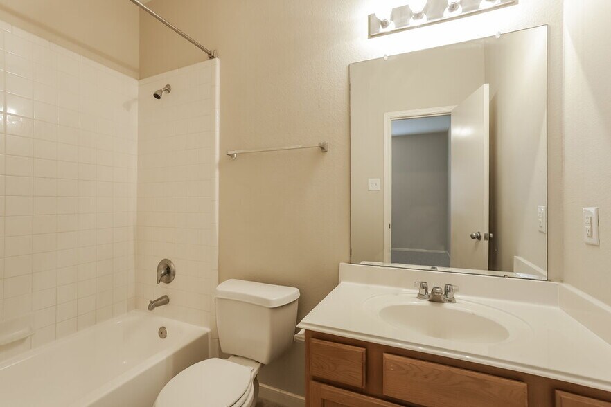 Building Photo - 21735 Grassy Hill Ln
