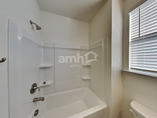 Building Photo - 555 Rivermist Dr