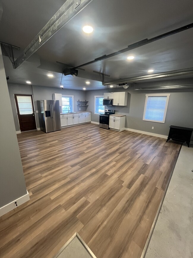 Building Photo - 49 S Mill St