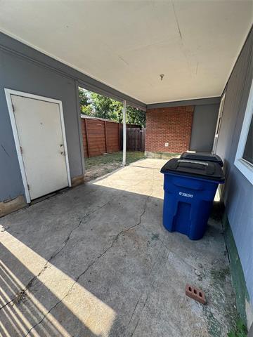 Building Photo - 2203 Tolosa Dr