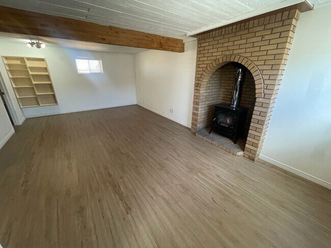 Building Photo - Beautiful Remodeled Home with nice yard.