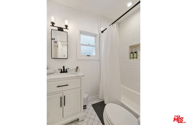 Building Photo - 741 N Dillon St