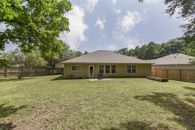 Building Photo - 203 Summer Pine Ct