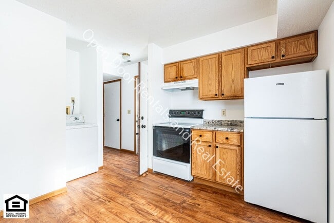 Building Photo - 5215/5217 Vermont Lane