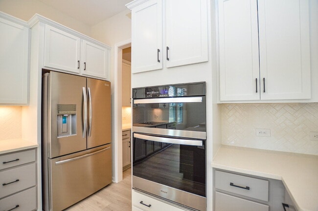 Building Photo - New Price | Brand-New 5 Bedroom Tega Cay Home with Flexible Lease Options